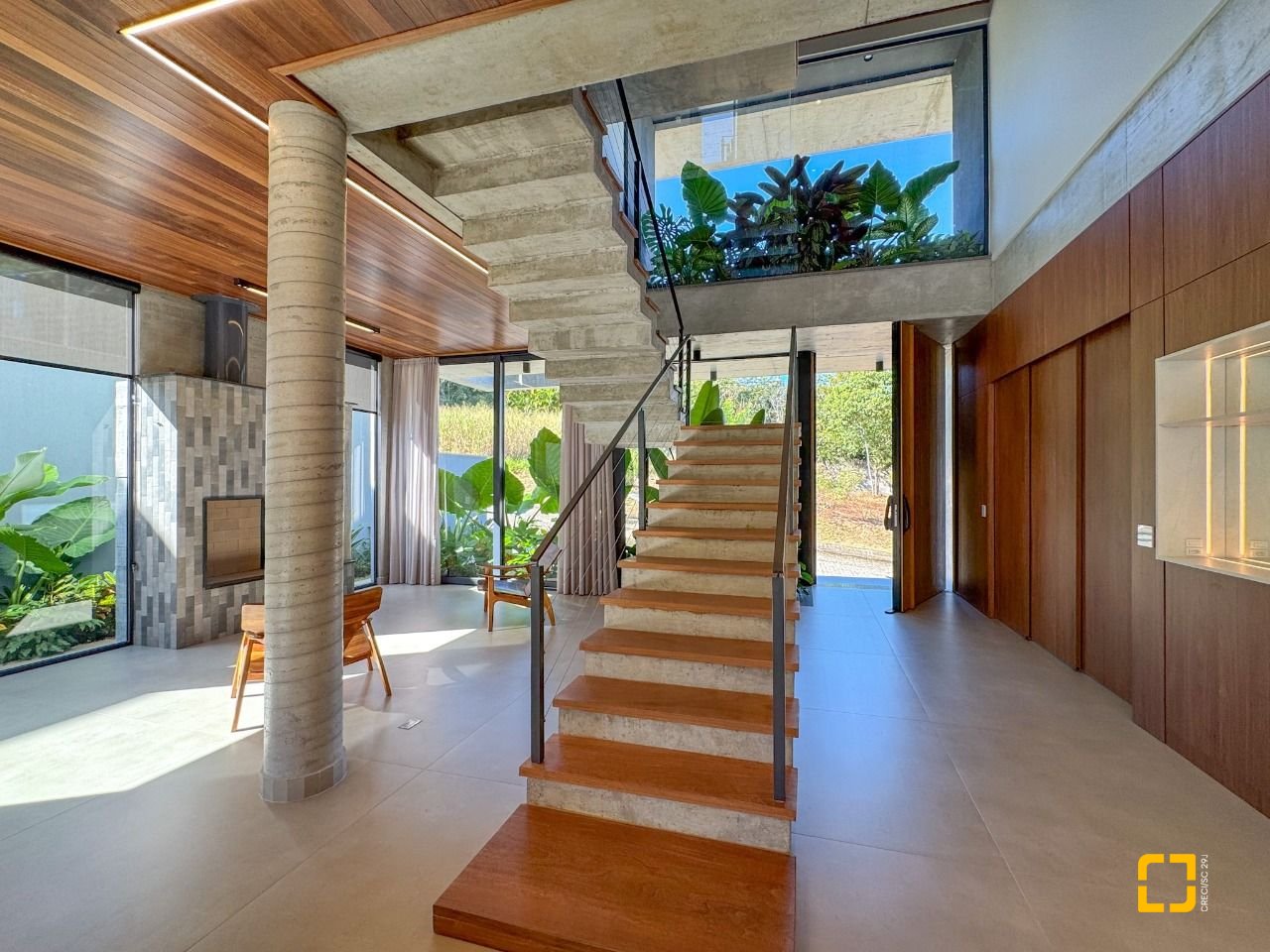 Casa de Condomínio com 492m², 5 quartos (sendo 5 suítes), 4 garagens, no bairro Campeche em Florianópolis