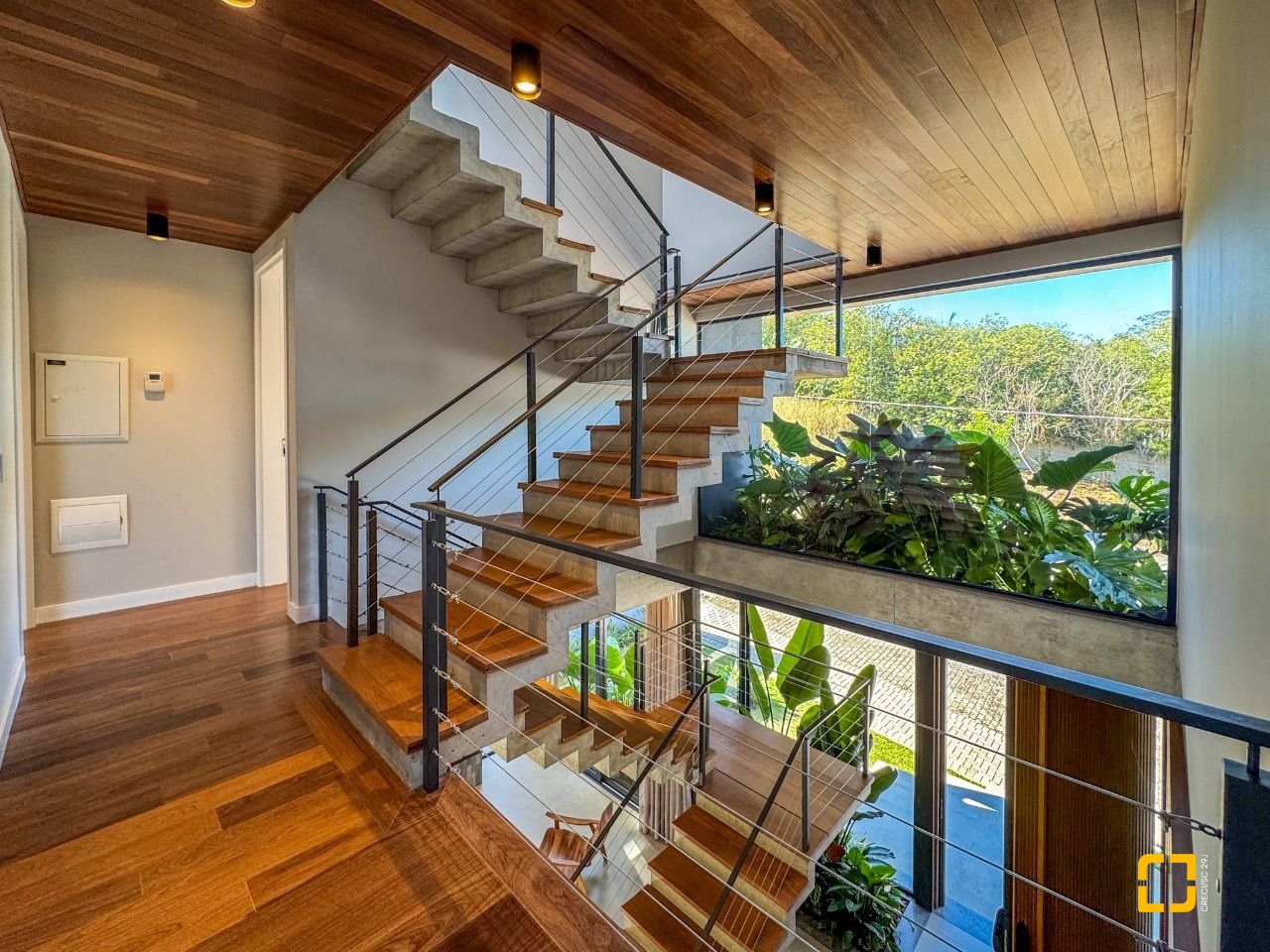 Casa de Condomínio com 492m², 5 quartos (sendo 5 suítes), 4 garagens, no bairro Campeche em Florianópolis