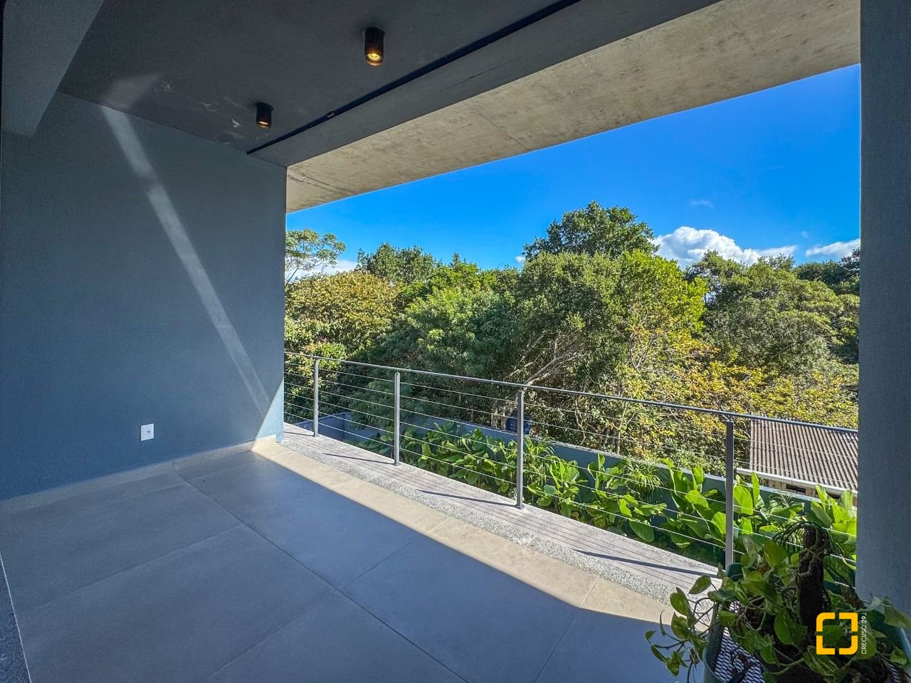 Casa de Condomínio com 492m², 5 quartos (sendo 5 suítes), 4 garagens, no bairro Campeche em Florianópolis