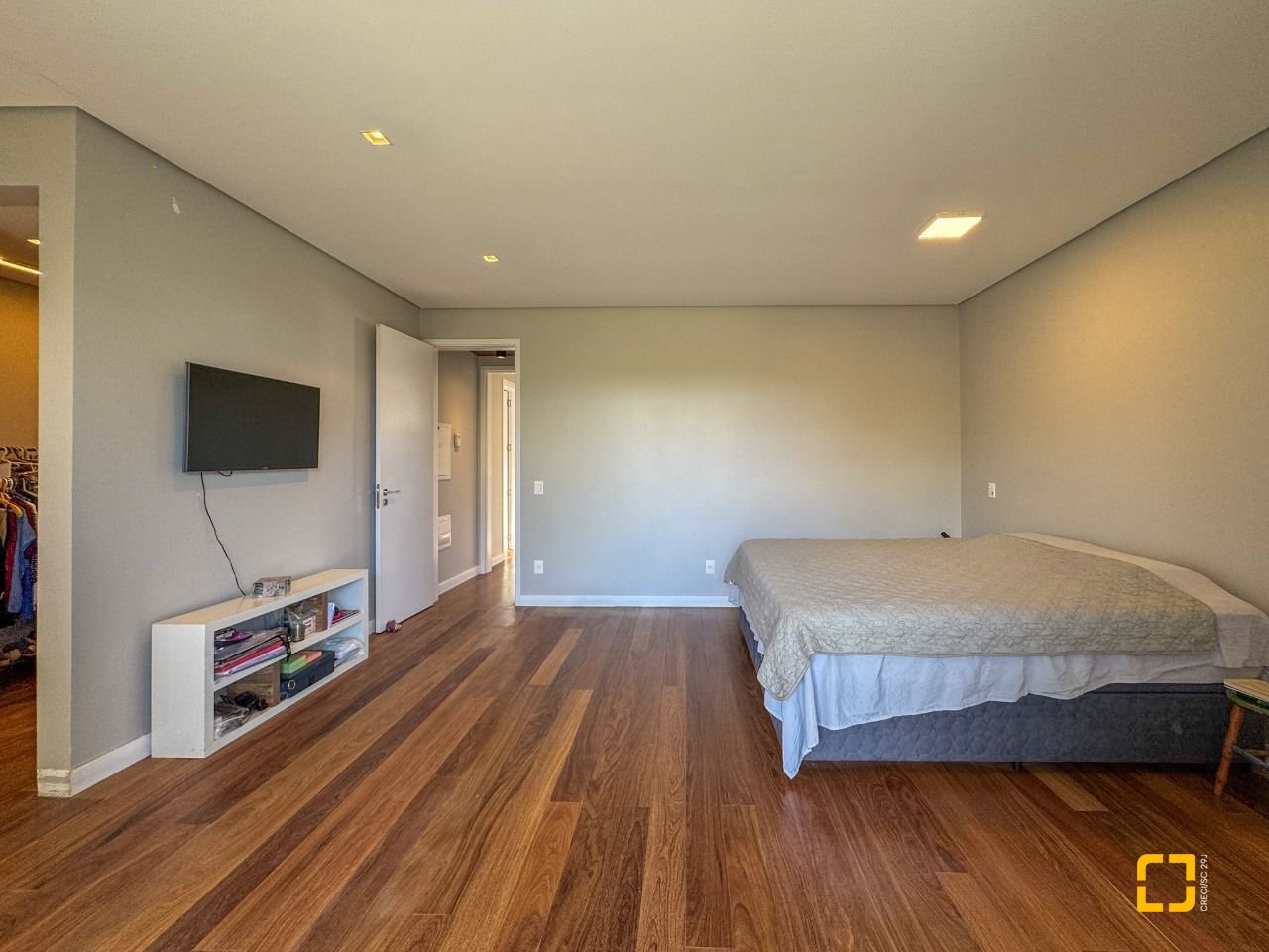 Casa de Condomínio com 492m², 5 quartos (sendo 5 suítes), 4 garagens, no bairro Campeche em Florianópolis