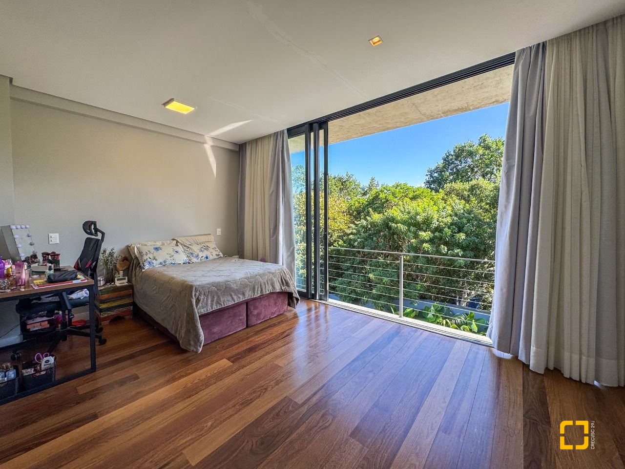 Casa de Condomínio com 492m², 5 quartos (sendo 5 suítes), 4 garagens, no bairro Campeche em Florianópolis