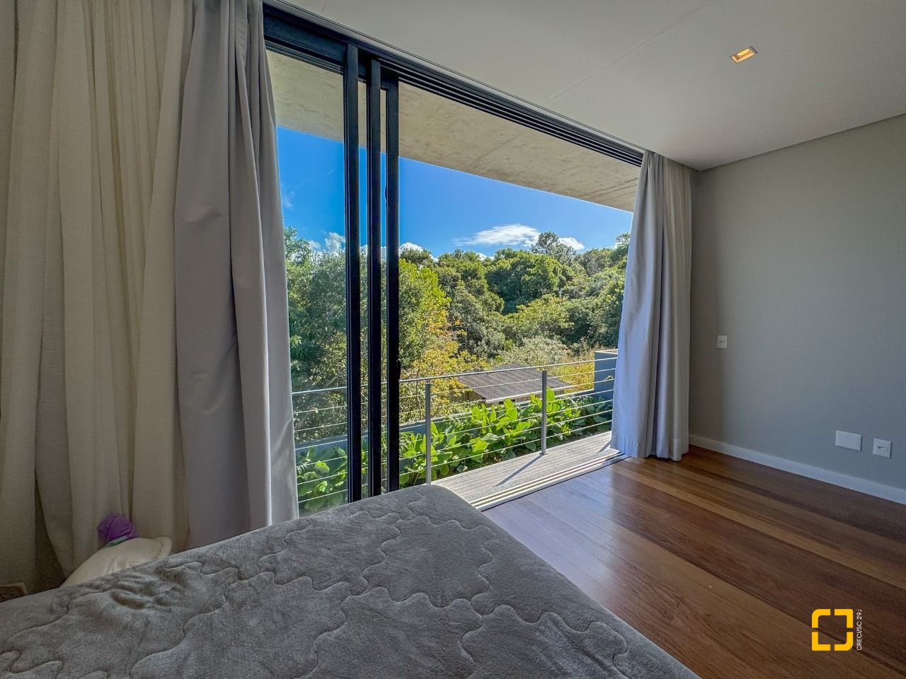 Casa de Condomínio com 492m², 5 quartos (sendo 5 suítes), 4 garagens, no bairro Campeche em Florianópolis