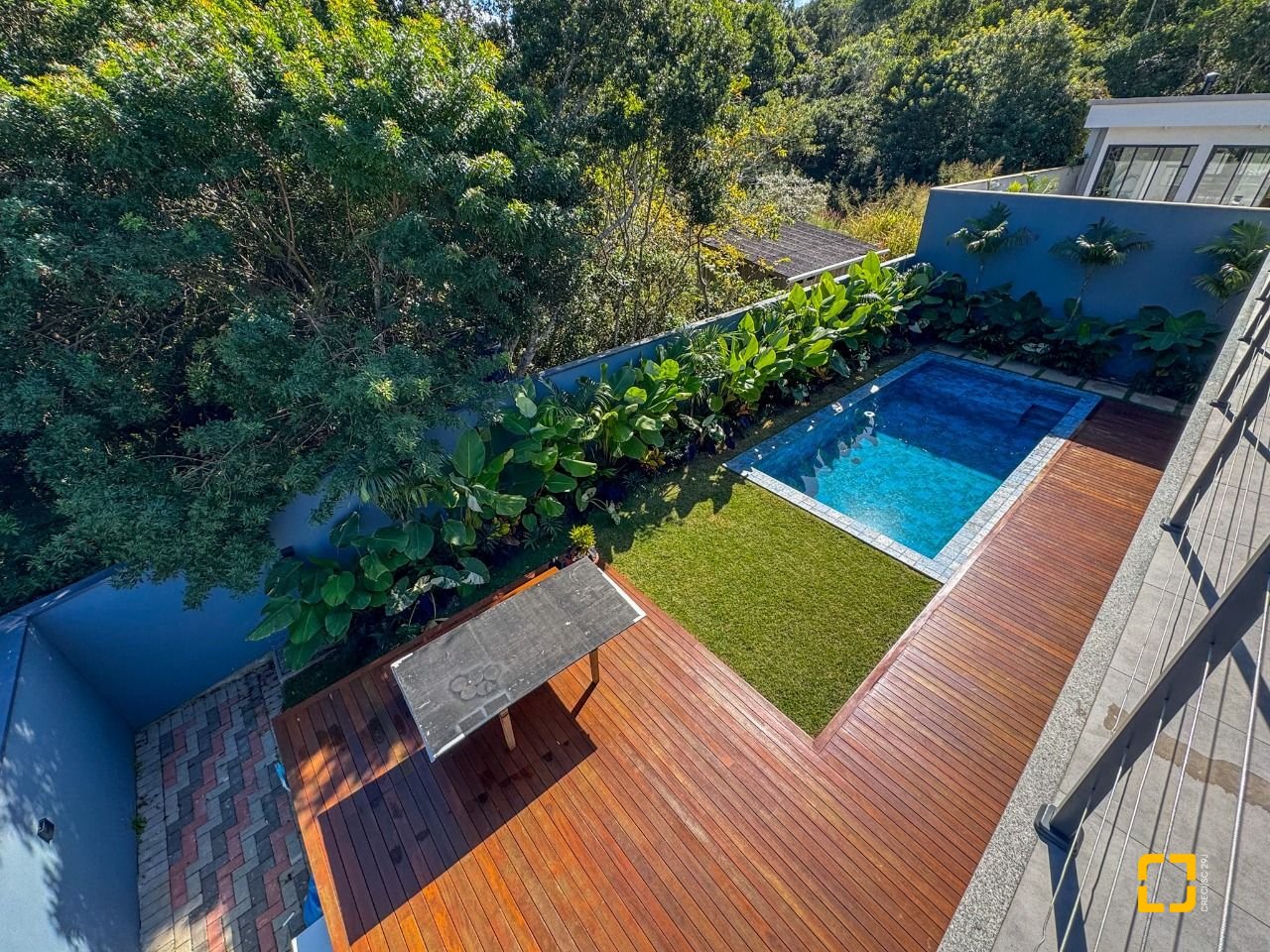 Casa de Condomínio com 492m², 5 quartos (sendo 5 suítes), 4 garagens, no bairro Campeche em Florianópolis
