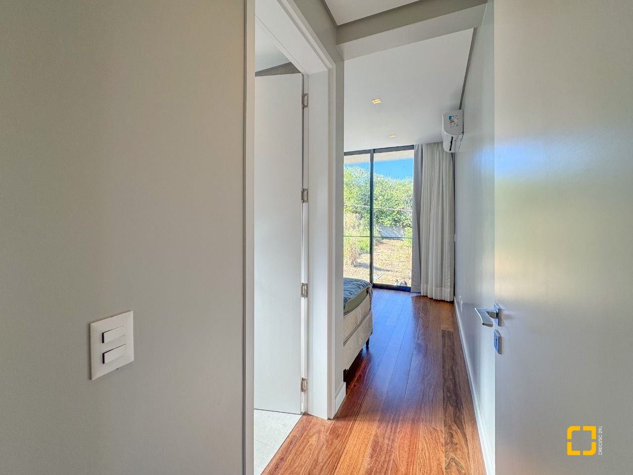 Casa de Condomínio com 492m², 5 quartos (sendo 5 suítes), 4 garagens, no bairro Campeche em Florianópolis