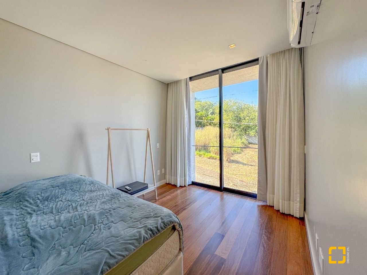 Casa de Condomínio com 492m², 5 quartos (sendo 5 suítes), 4 garagens, no bairro Campeche em Florianópolis