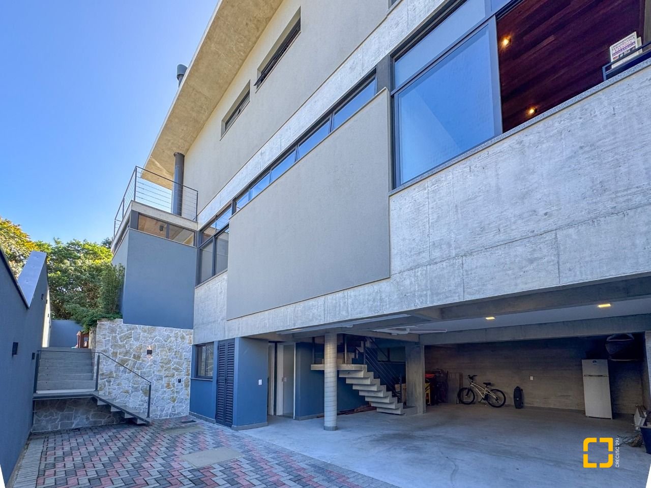 Casa de Condomínio com 492m², 5 quartos (sendo 5 suítes), 4 garagens, no bairro Campeche em Florianópolis