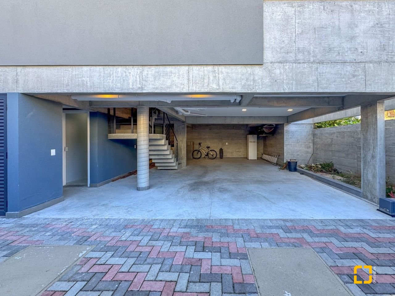 Casa de Condomínio com 492m², 5 quartos (sendo 5 suítes), 4 garagens, no bairro Campeche em Florianópolis