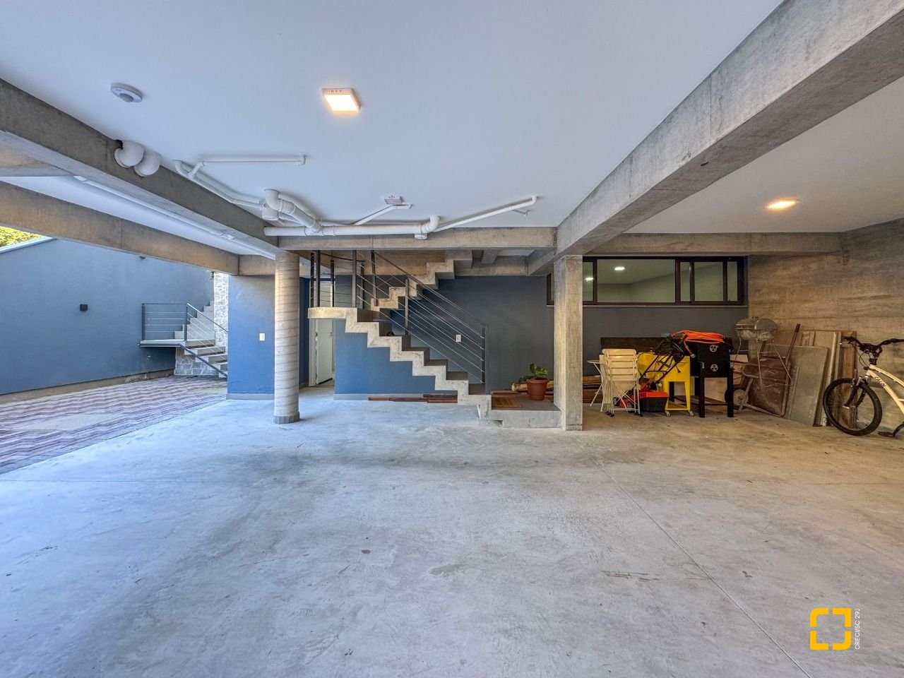 Casa de Condomínio com 492m², 5 quartos (sendo 5 suítes), 4 garagens, no bairro Campeche em Florianópolis