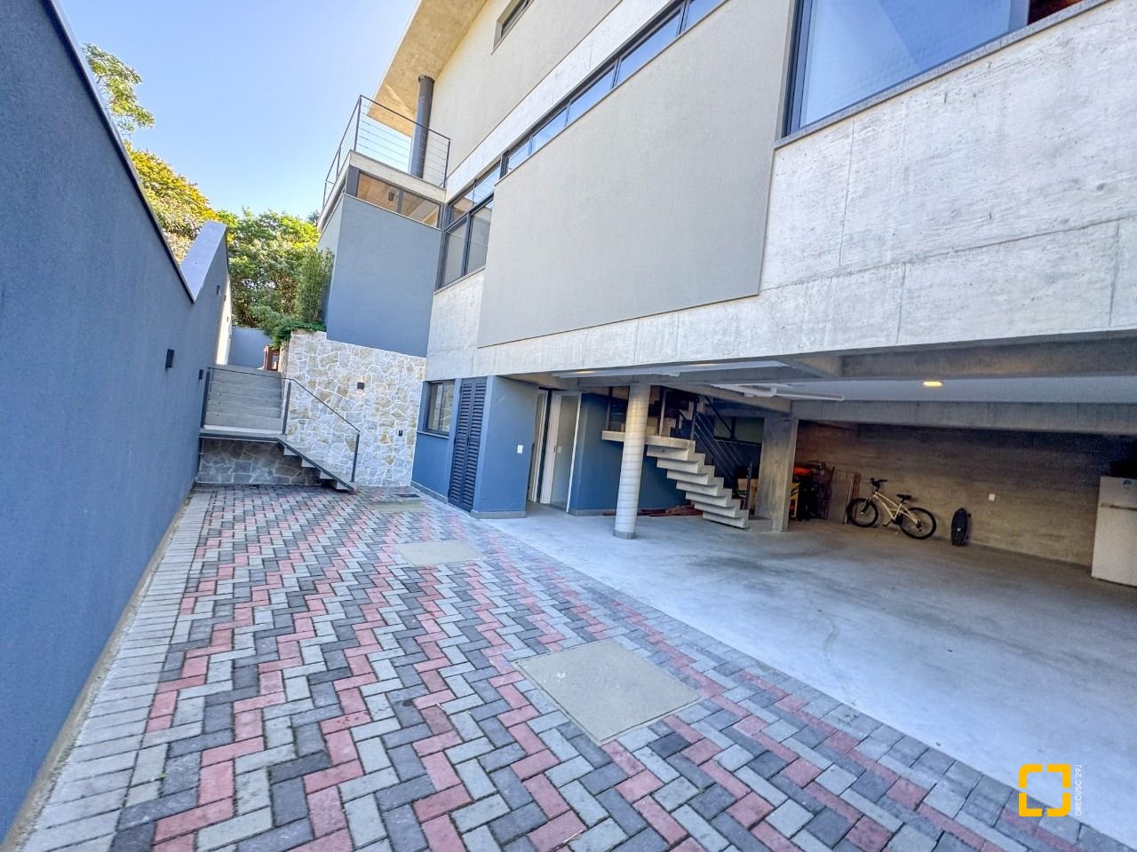 Casa de Condomínio com 492m², 5 quartos (sendo 5 suítes), 4 garagens, no bairro Campeche em Florianópolis