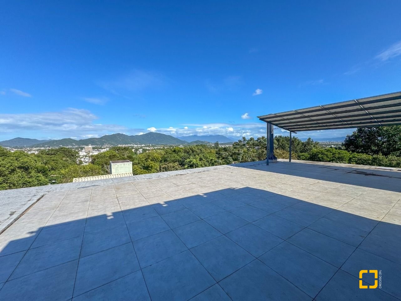 Casa de Condomínio com 492m², 5 quartos (sendo 5 suítes), 4 garagens, no bairro Campeche em Florianópolis