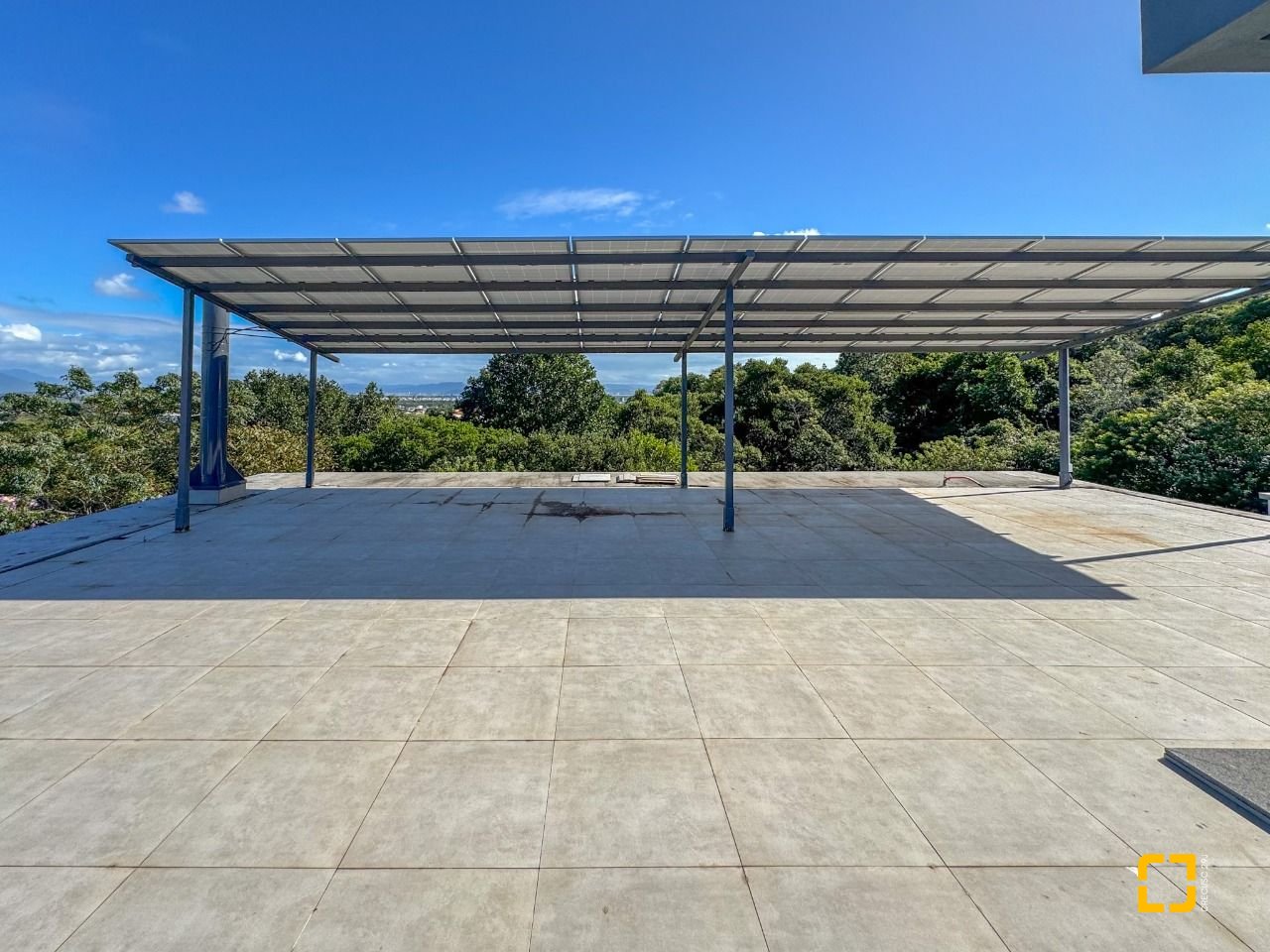 Casa de Condomínio com 492m², 5 quartos (sendo 5 suítes), 4 garagens, no bairro Campeche em Florianópolis