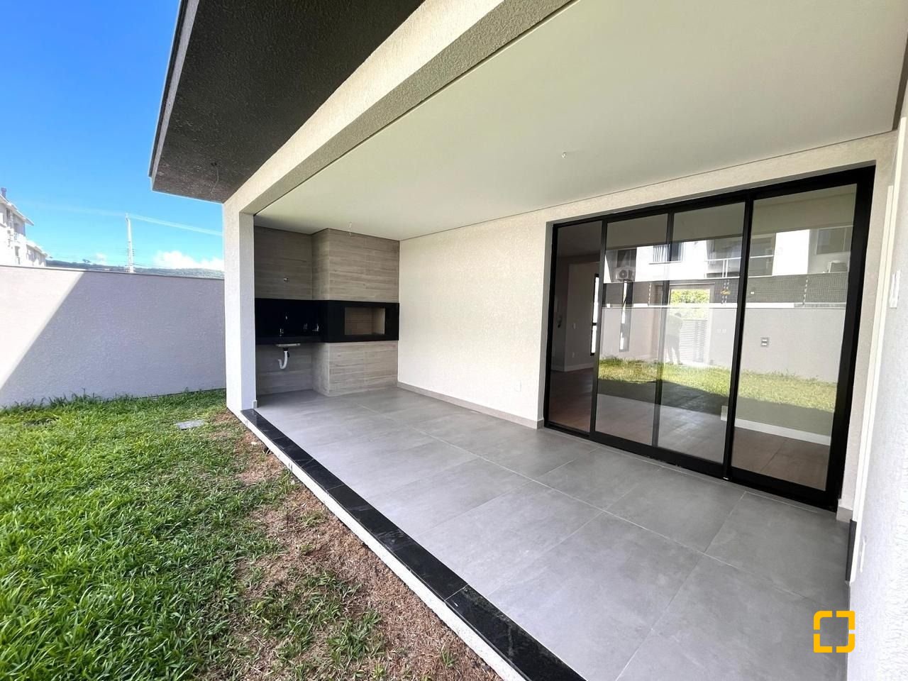 Casa com 215m², 6 quartos (sendo 2 suítes), 2 garagens, no bairro Ingleses em Florianópolis