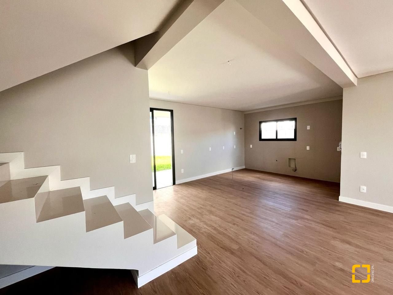 Casa com 215m², 6 quartos (sendo 2 suítes), 2 garagens, no bairro Ingleses em Florianópolis