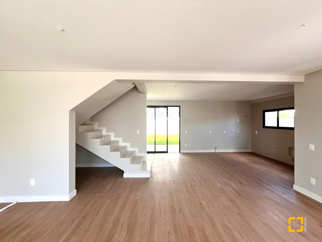 Casa com 215m², 6 quartos (sendo 2 suítes), 2 garagens, no bairro Ingleses em Florianópolis