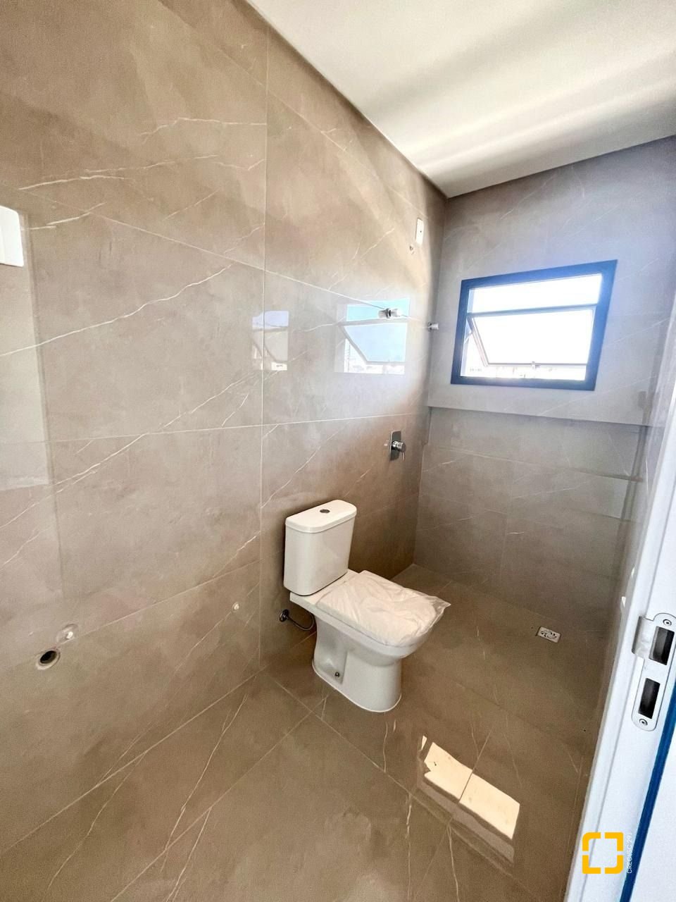 Casa com 215m², 6 quartos (sendo 2 suítes), 2 garagens, no bairro Ingleses em Florianópolis