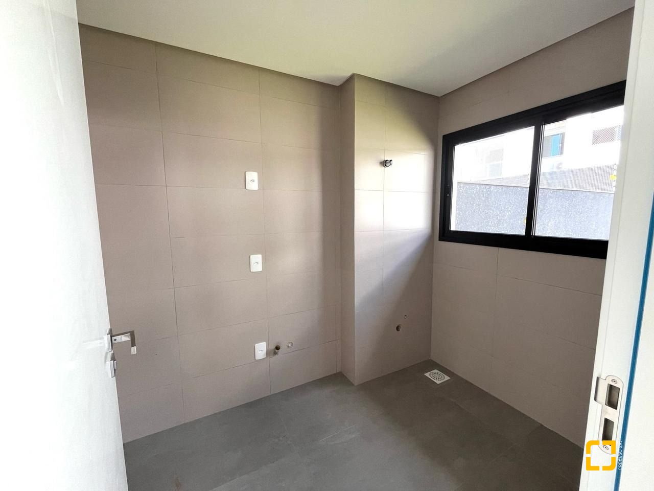 Casa com 215m², 6 quartos (sendo 2 suítes), 2 garagens, no bairro Ingleses em Florianópolis