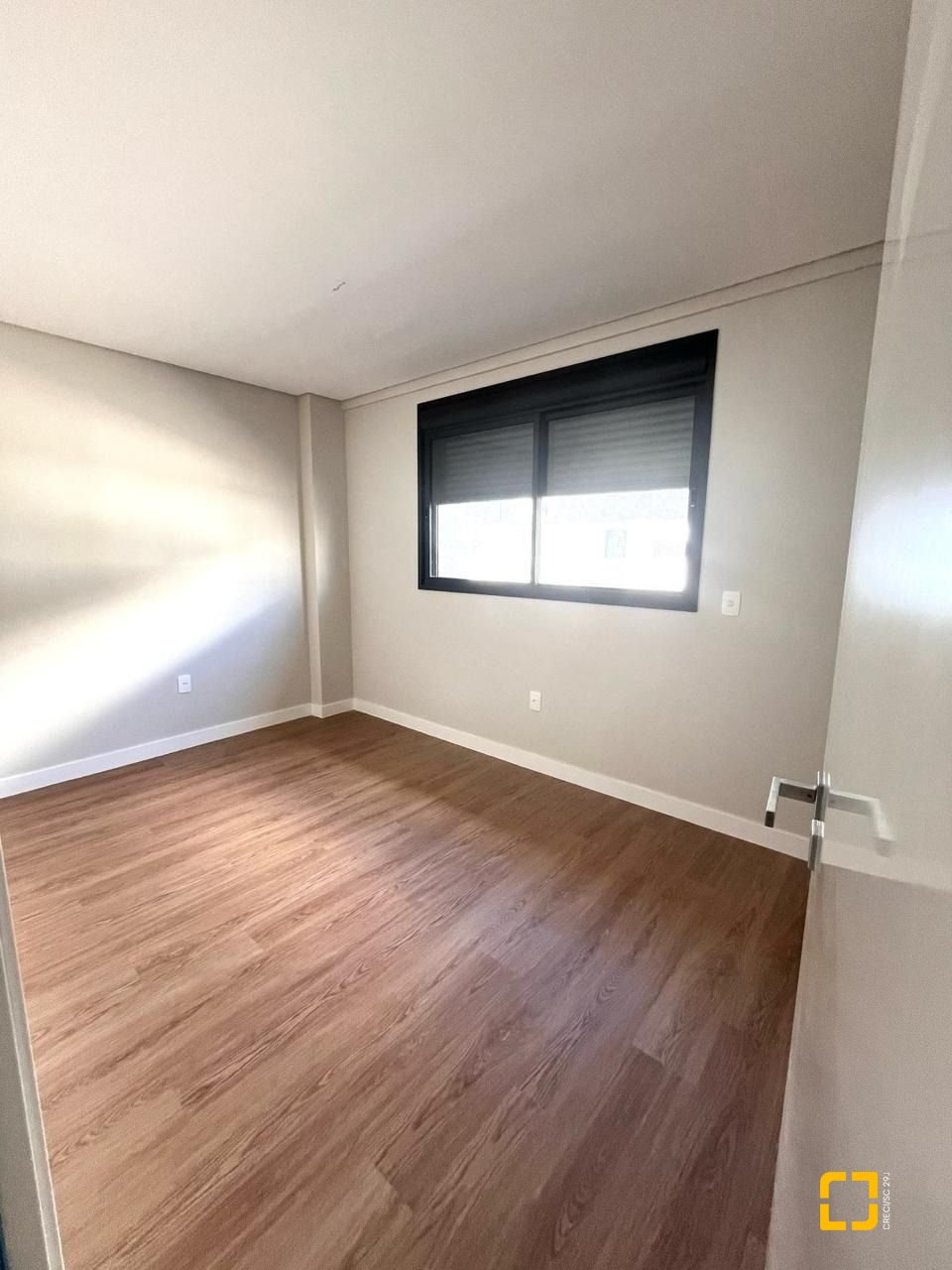 Casa com 215m², 6 quartos (sendo 2 suítes), 2 garagens, no bairro Ingleses em Florianópolis