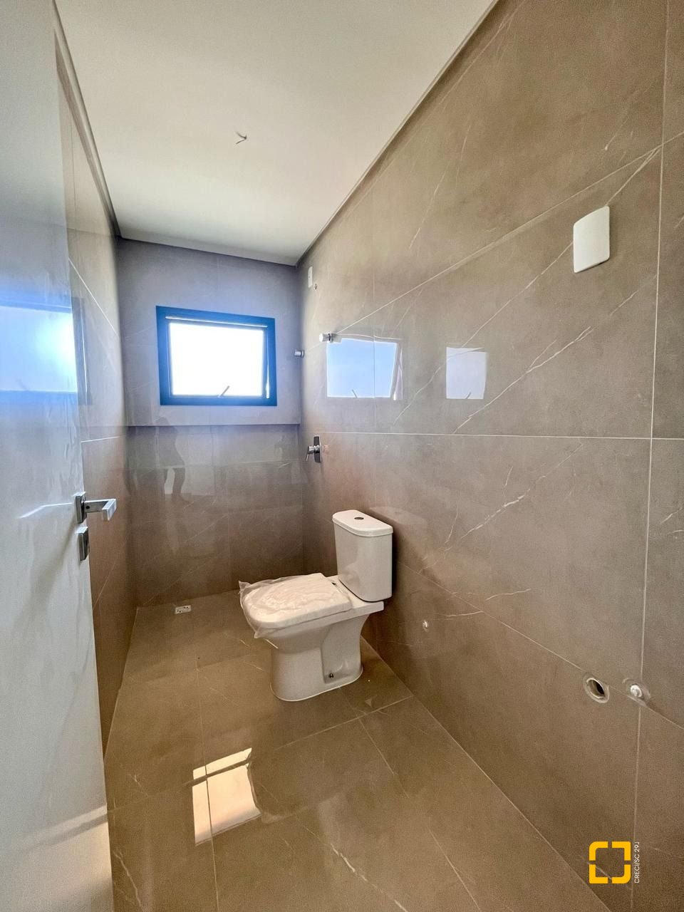 Casa com 215m², 6 quartos (sendo 2 suítes), 2 garagens, no bairro Ingleses em Florianópolis