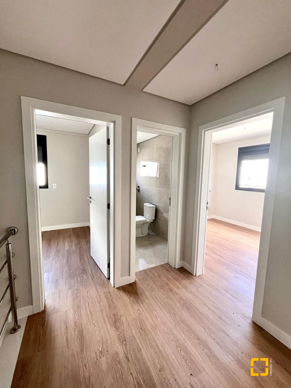 Casa com 215m², 6 quartos (sendo 2 suítes), 2 garagens, no bairro Ingleses em Florianópolis