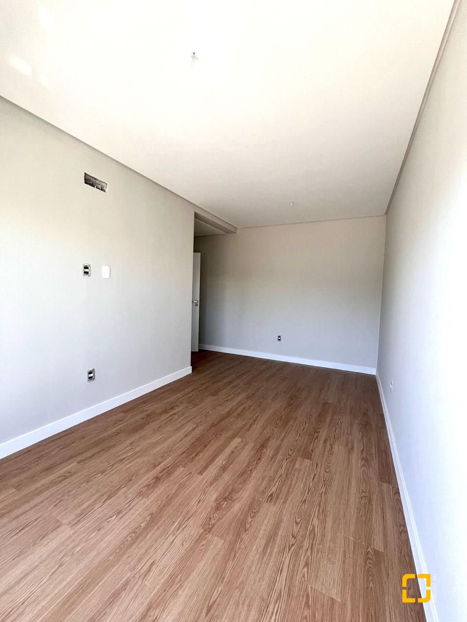 Casa com 215m², 6 quartos (sendo 2 suítes), 2 garagens, no bairro Ingleses em Florianópolis