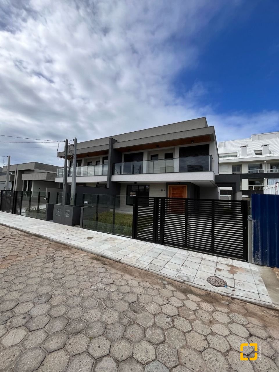Casa com 215m², 6 quartos (sendo 2 suítes), 2 garagens, no bairro Ingleses em Florianópolis