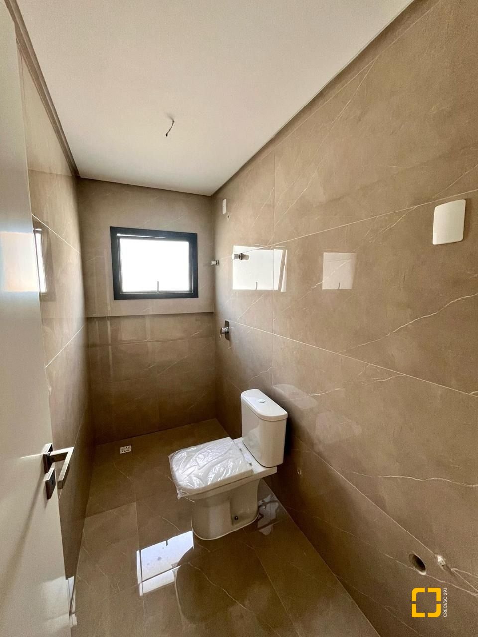 Casa com 215m², 6 quartos (sendo 2 suítes), 2 garagens, no bairro Ingleses em Florianópolis