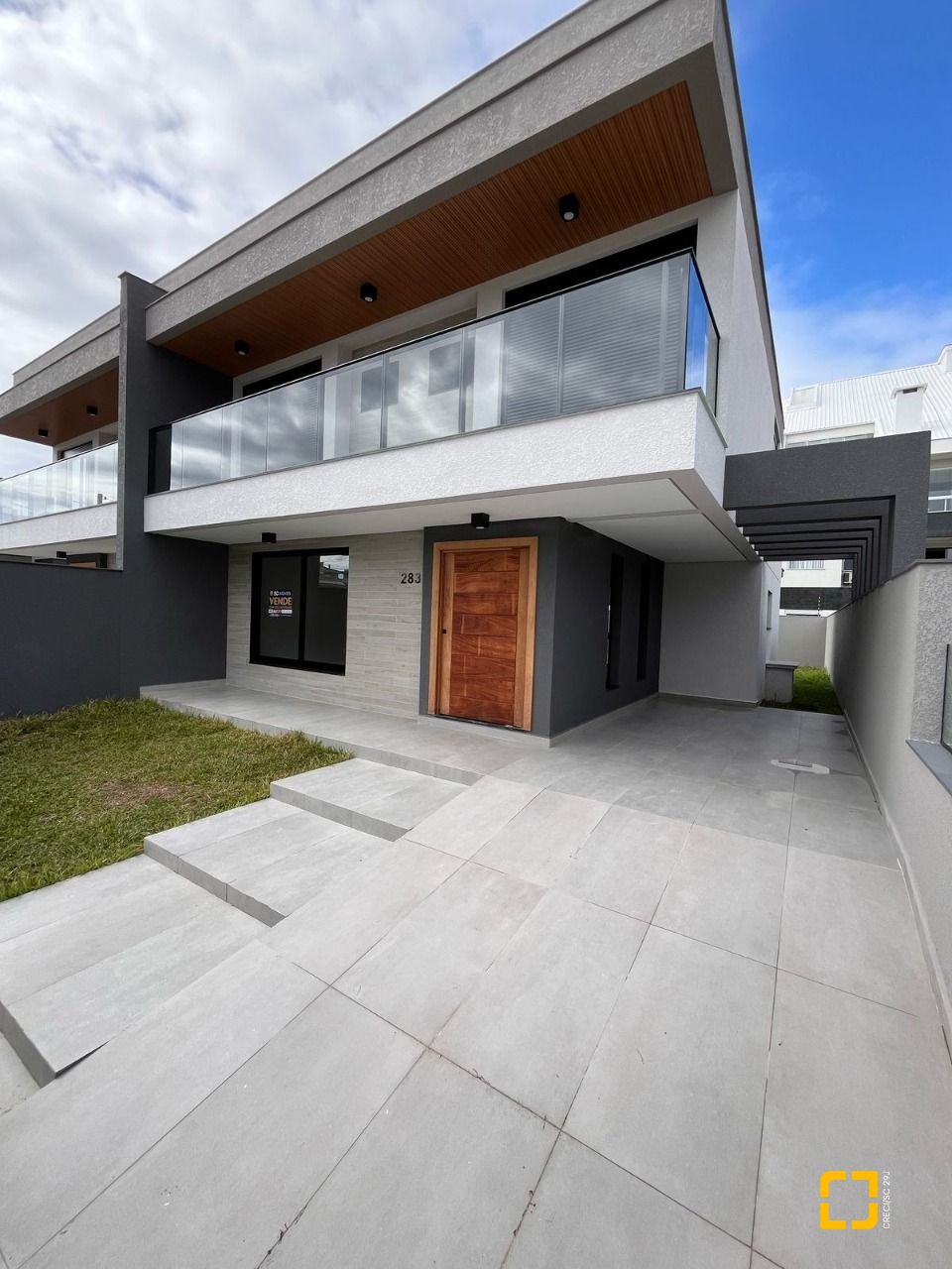 Casa com 215m², 6 quartos (sendo 2 suítes), 2 garagens, no bairro Ingleses em Florianópolis