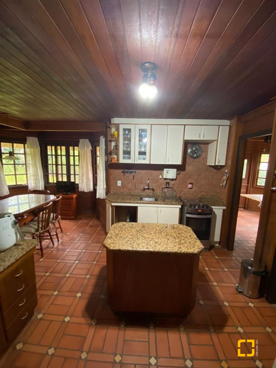 Casa de Condomínio com 200m², 4 quartos (sendo 1 suíte), 2 garagens, no bairro Cacupé em Florianópolis