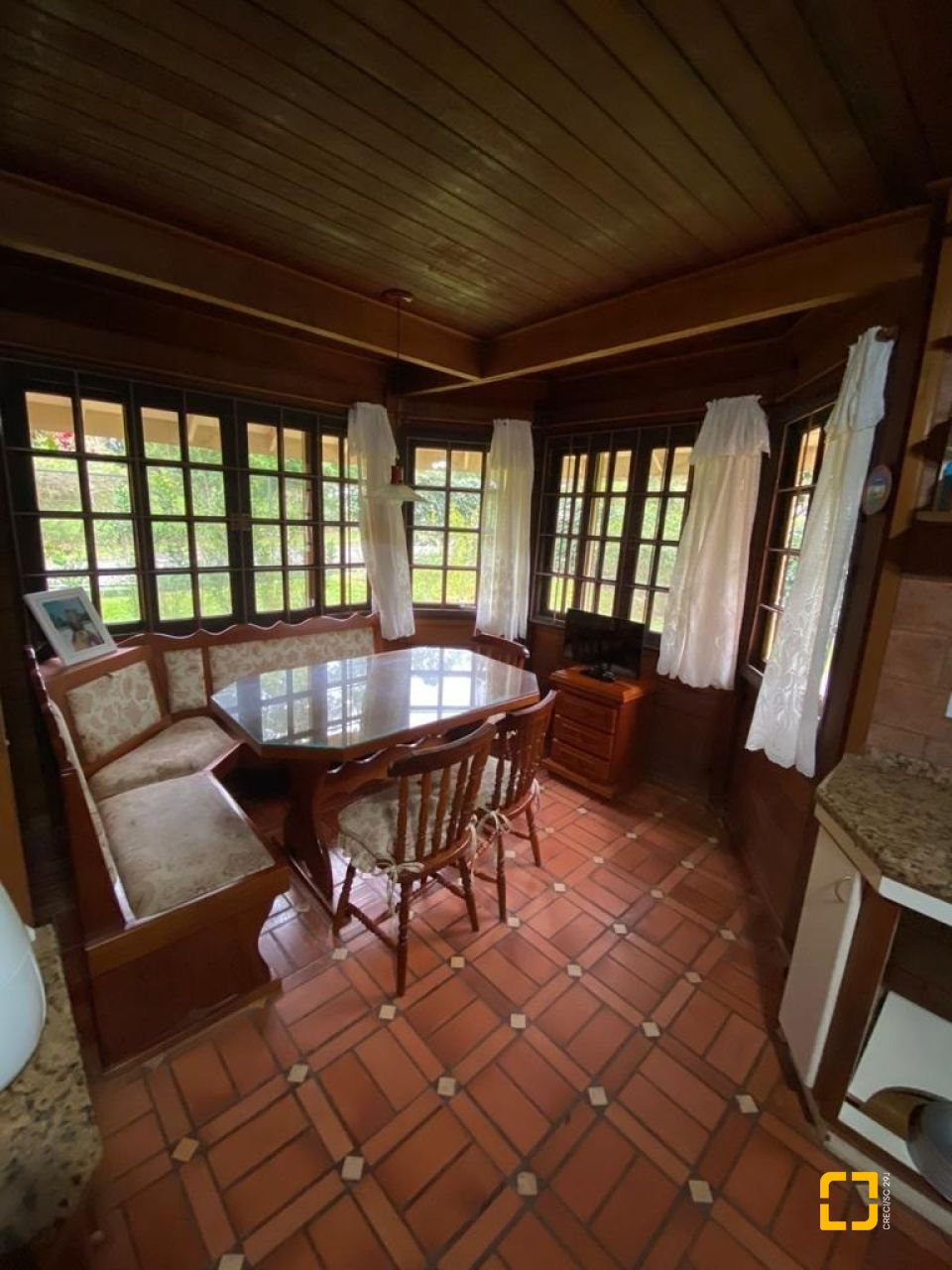 Casa de Condomínio com 200m², 4 quartos (sendo 1 suíte), 2 garagens, no bairro Cacupé em Florianópolis