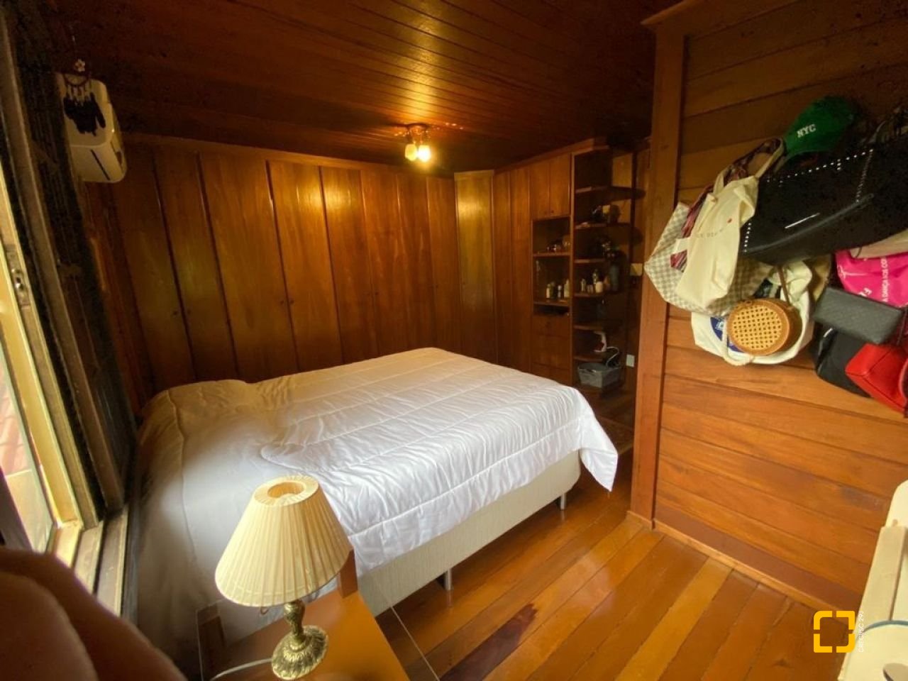 Casa de Condomínio com 200m², 4 quartos (sendo 1 suíte), 2 garagens, no bairro Cacupé em Florianópolis