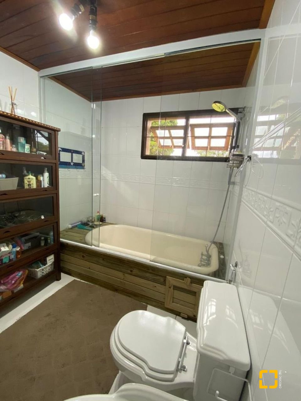 Casa de Condomínio com 200m², 4 quartos (sendo 1 suíte), 2 garagens, no bairro Cacupé em Florianópolis