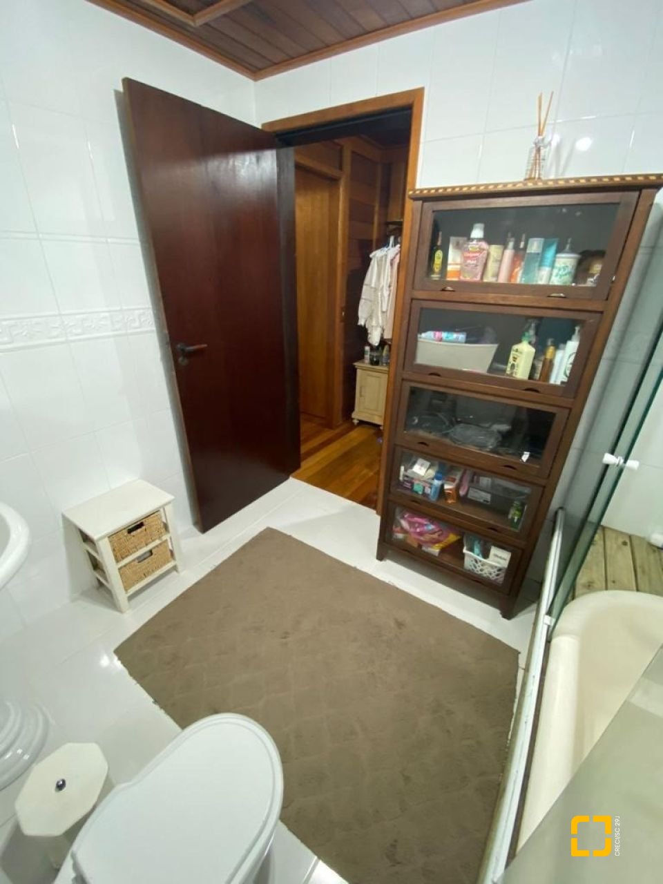 Casa de Condomínio com 200m², 4 quartos (sendo 1 suíte), 2 garagens, no bairro Cacupé em Florianópolis