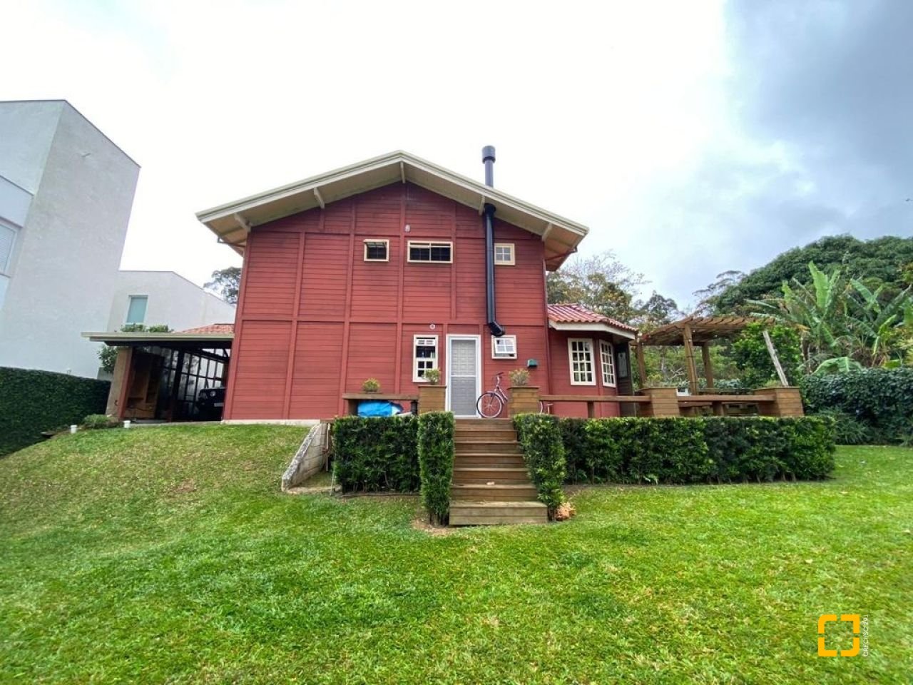 Casa de Condomínio com 200m², 4 quartos (sendo 1 suíte), 2 garagens, no bairro Cacupé em Florianópolis