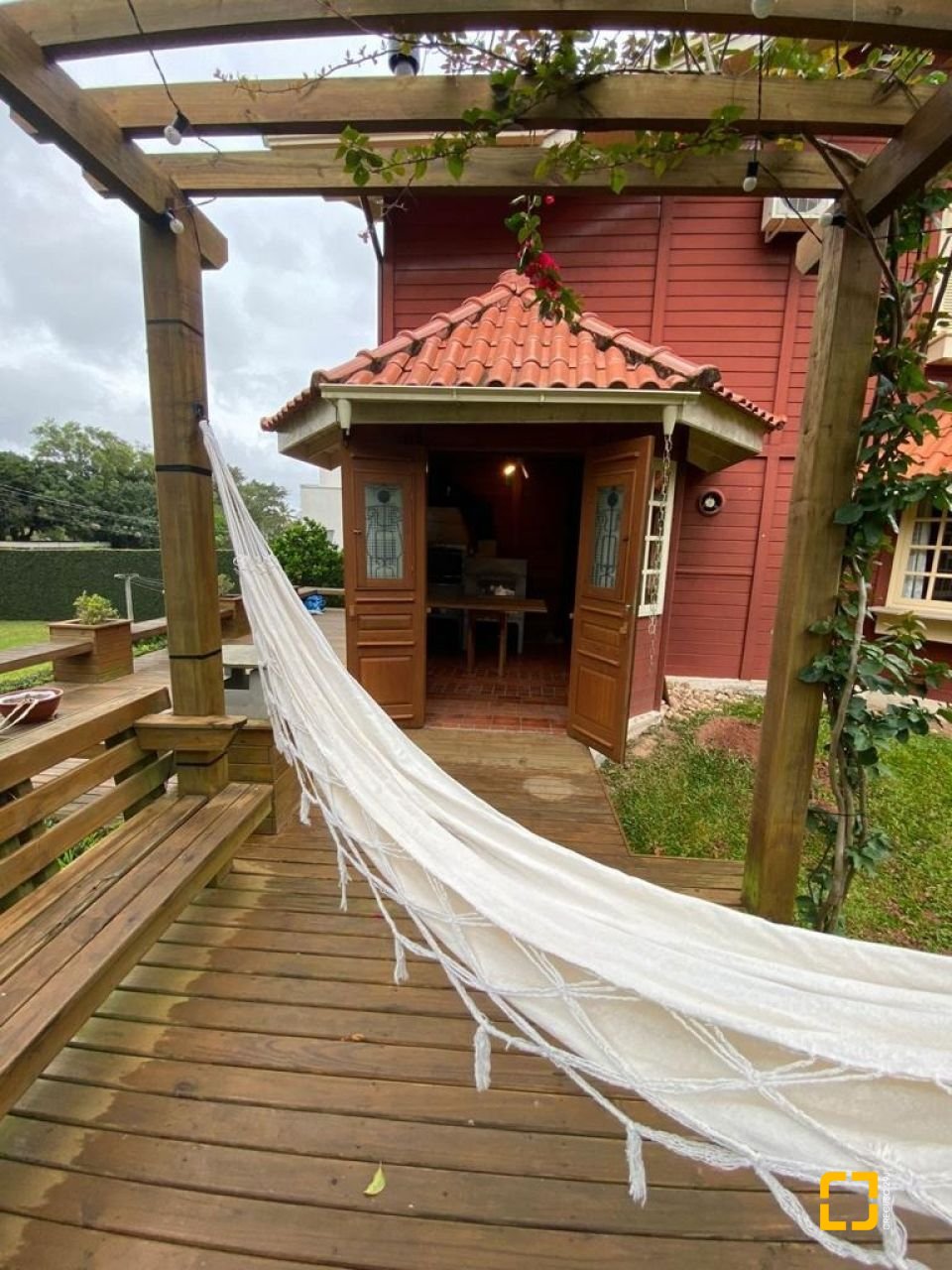 Casa de Condomínio com 200m², 4 quartos (sendo 1 suíte), 2 garagens, no bairro Cacupé em Florianópolis