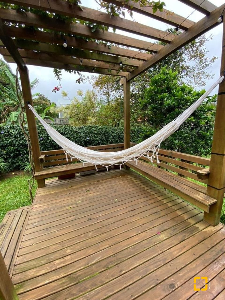 Casa de Condomínio com 200m², 4 quartos (sendo 1 suíte), 2 garagens, no bairro Cacupé em Florianópolis