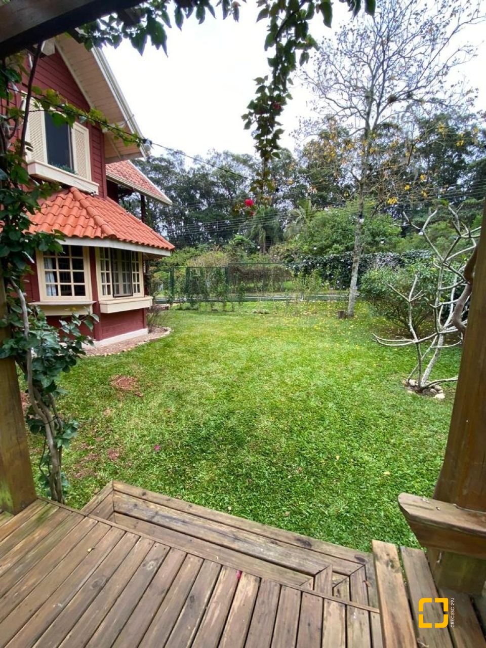 Casa de Condomínio com 200m², 4 quartos (sendo 1 suíte), 2 garagens, no bairro Cacupé em Florianópolis