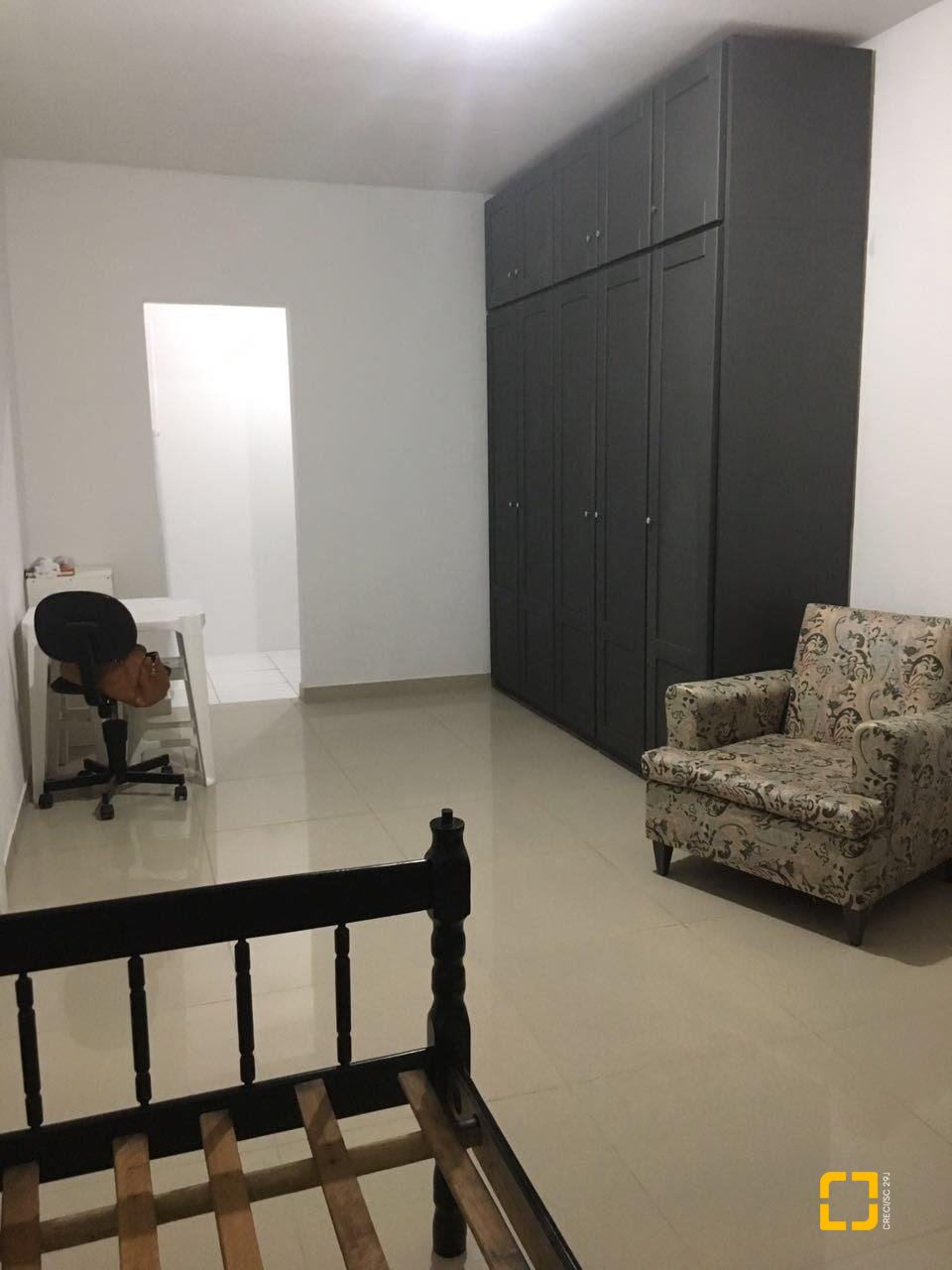 Casa com 153m², 7 quartos (sendo 2 suítes), 4 garagens, no bairro Trindade em Florianópolis