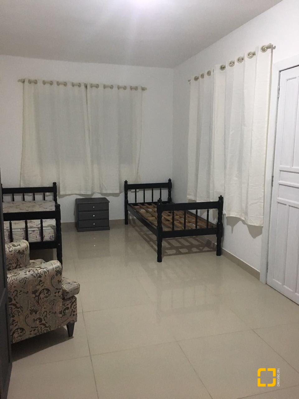 Casa com 153m², 7 quartos (sendo 2 suítes), 4 garagens, no bairro Trindade em Florianópolis