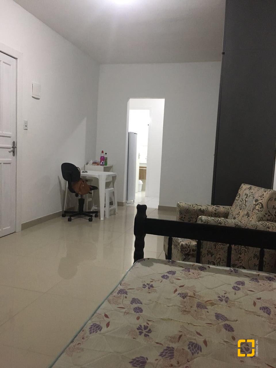 Casa com 153m², 7 quartos (sendo 2 suítes), 4 garagens, no bairro Trindade em Florianópolis