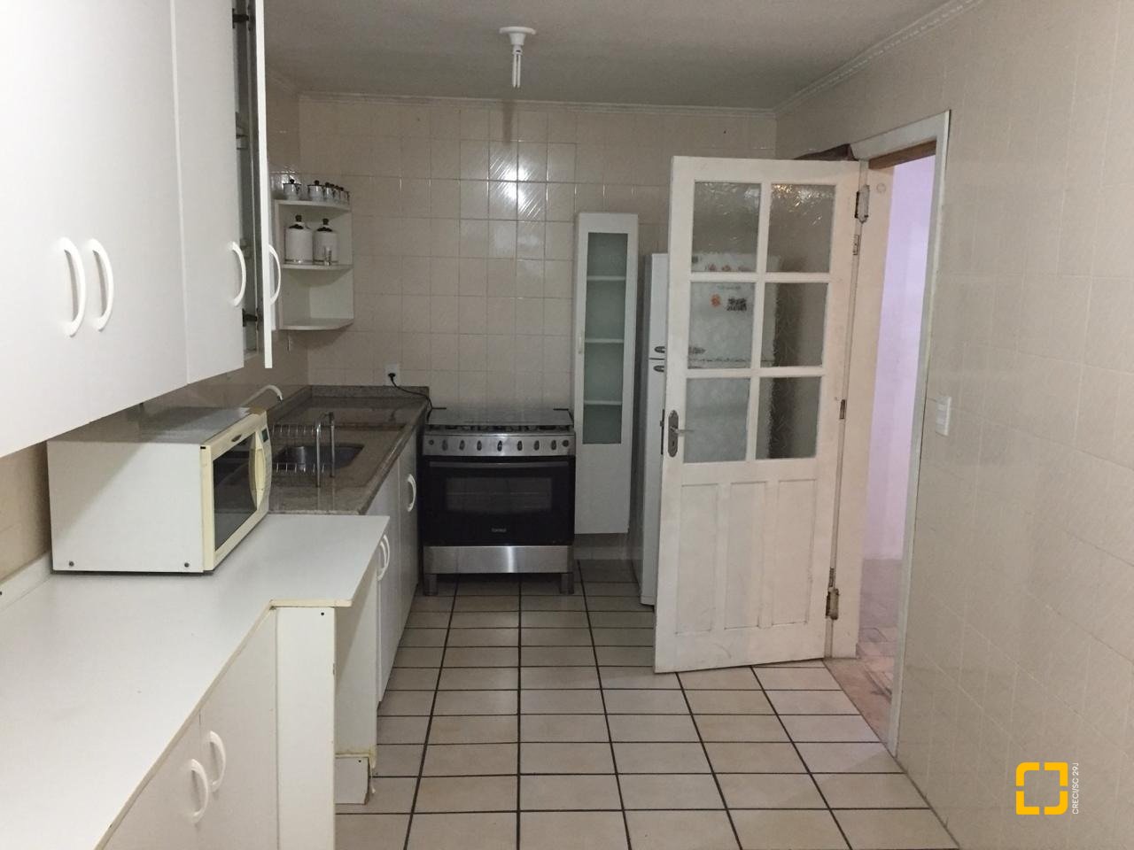 Casa com 153m², 7 quartos (sendo 2 suítes), 4 garagens, no bairro Trindade em Florianópolis