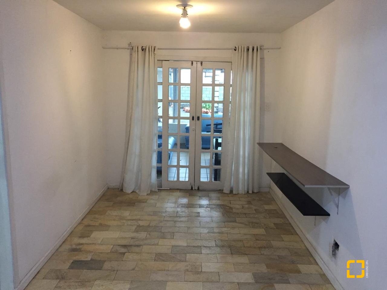 Casa com 153m², 7 quartos (sendo 2 suítes), 4 garagens, no bairro Trindade em Florianópolis