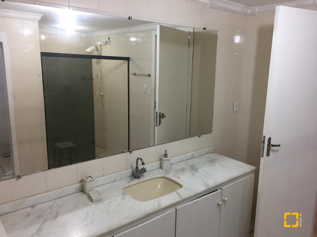 Casa com 153m², 7 quartos (sendo 2 suítes), 4 garagens, no bairro Trindade em Florianópolis
