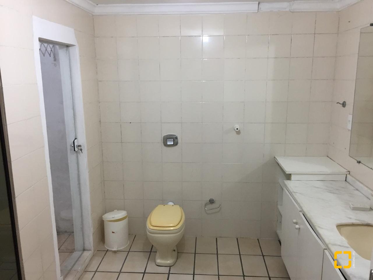Casa com 153m², 7 quartos (sendo 2 suítes), 4 garagens, no bairro Trindade em Florianópolis