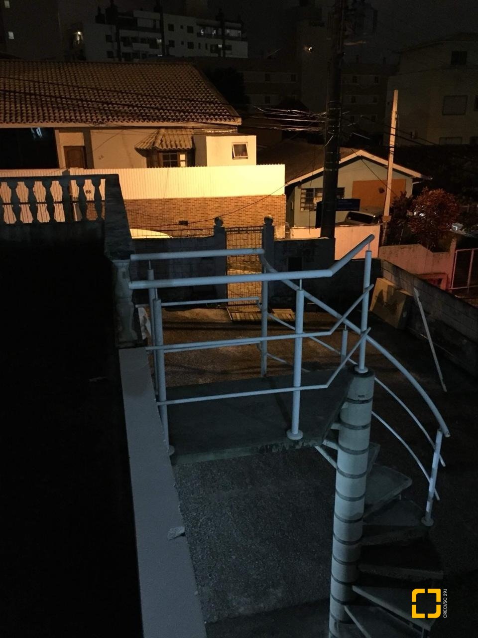 Casa com 153m², 7 quartos (sendo 2 suítes), 4 garagens, no bairro Trindade em Florianópolis