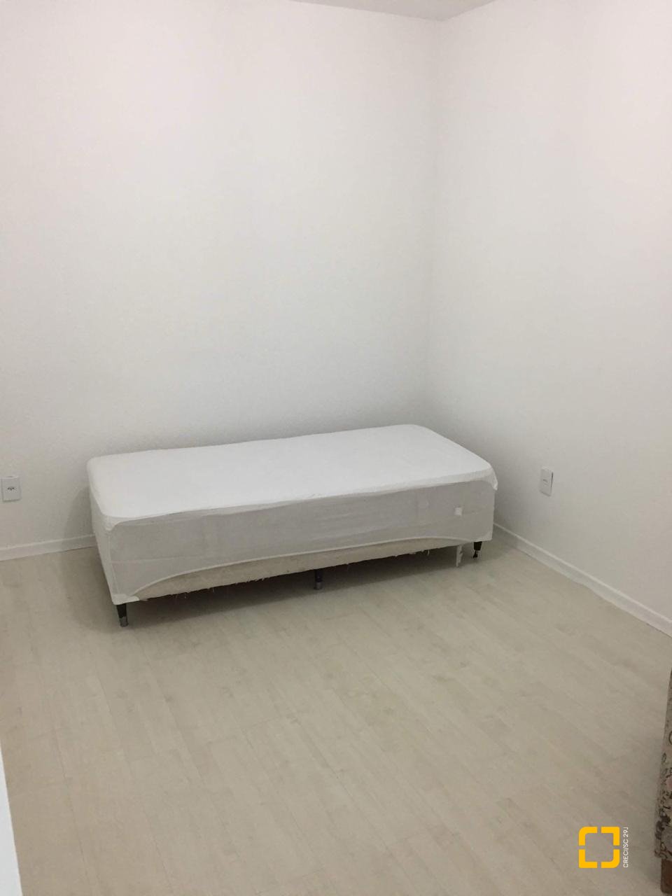 Casa com 153m², 7 quartos (sendo 2 suítes), 4 garagens, no bairro Trindade em Florianópolis