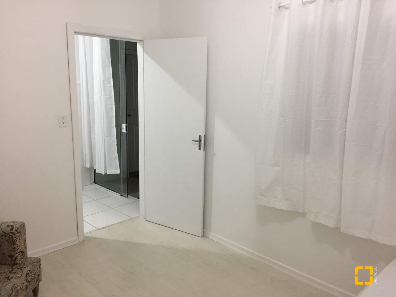 Casa com 153m², 7 quartos (sendo 2 suítes), 4 garagens, no bairro Trindade em Florianópolis