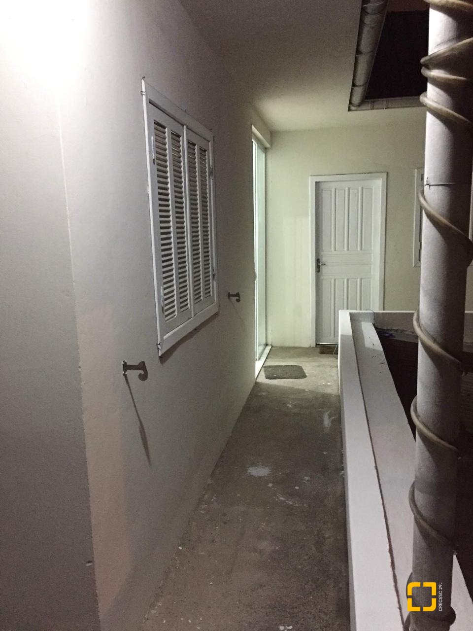 Casa com 153m², 7 quartos (sendo 2 suítes), 4 garagens, no bairro Trindade em Florianópolis