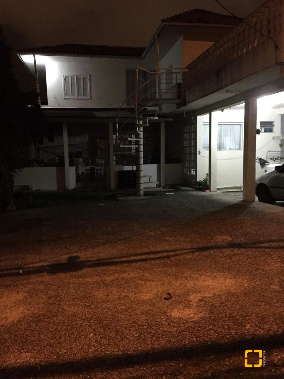 Casa com 153m², 7 quartos (sendo 2 suítes), 4 garagens, no bairro Trindade em Florianópolis