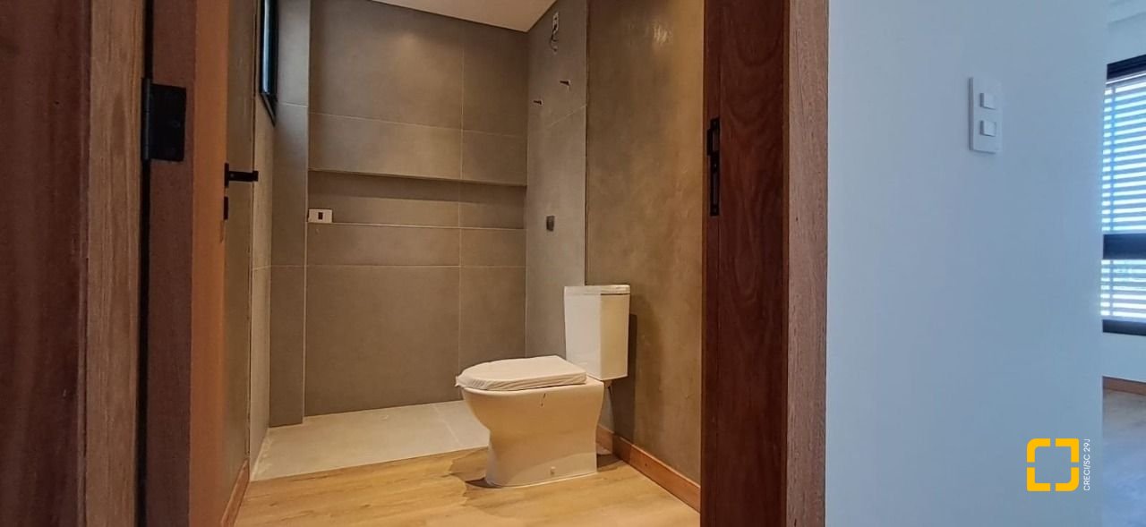 Casa com 126m², 4 quartos (sendo 1 suíte), 2 garagens, no bairro Campeche em Florianópolis
