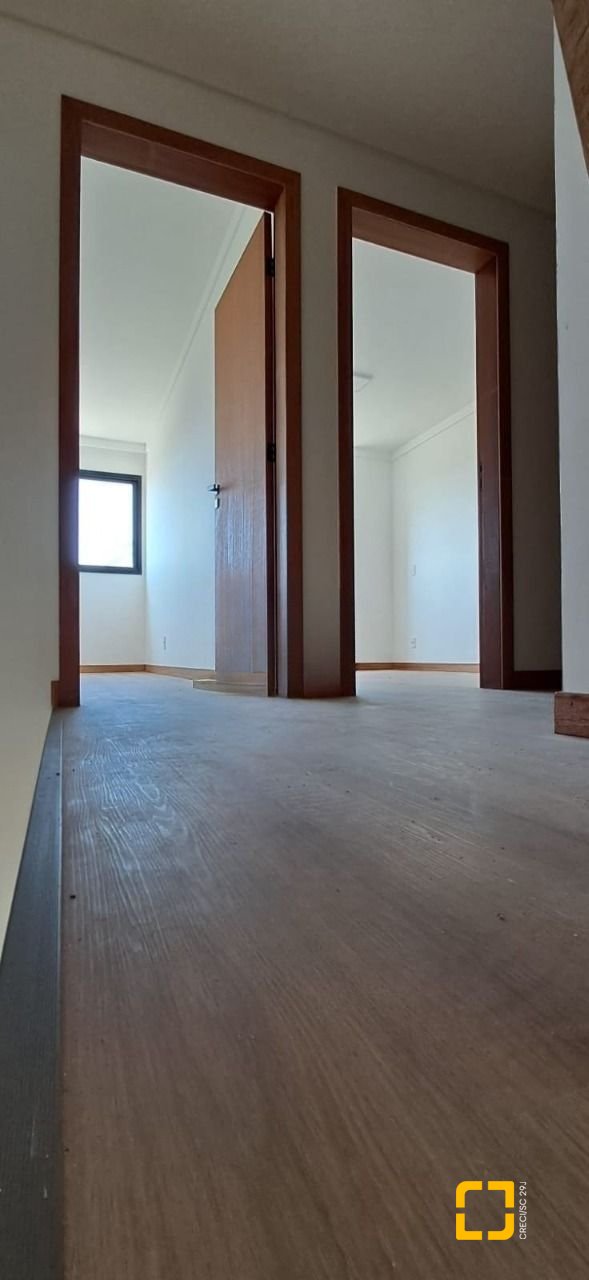Casa com 126m², 4 quartos (sendo 1 suíte), 2 garagens, no bairro Campeche em Florianópolis